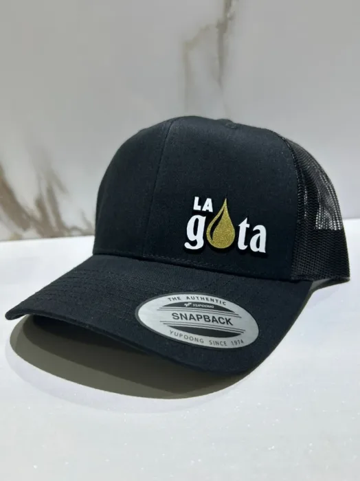 Gorra con Vinil 3D y Vinil de Detalle y efecto Metalizado