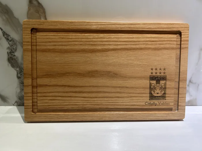 Tabla para Picar de Encino con Grabado Laser y tratamiento de aceite vegetal